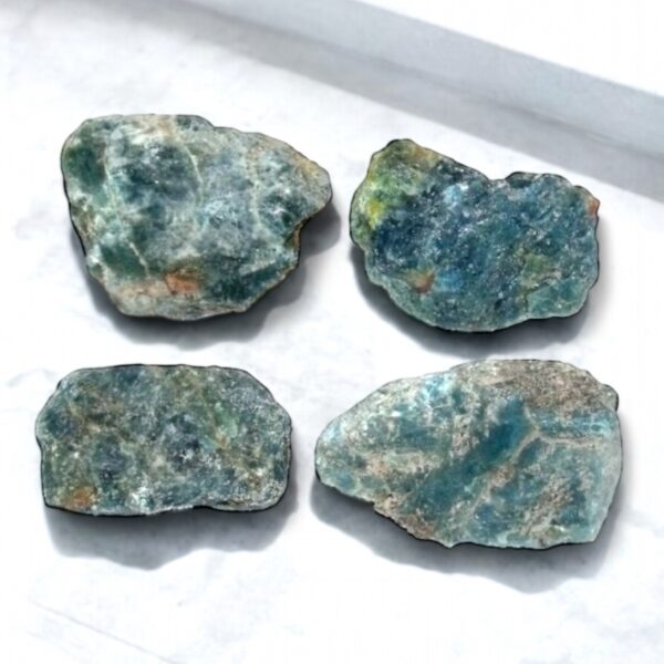 Apatite bleue brute