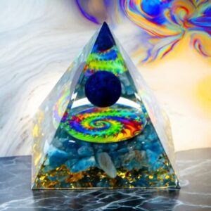 Pyramide Orgonite avec Turquoise, Lapis Lazuli et Or