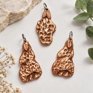 Pendentif en cuivre pur brut et texturé 6 x 3 cm vendu à l’unité