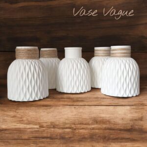 Découvrez une collection unique d’objets décoratifs façonnés à la main en plâtre de Paris. Chaque pièce est une invitation à la simplicité et à l’élégance, où le travail artisanal révèle la beauté naturelle des formes épurées.