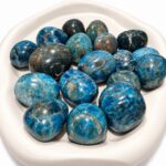 Pierres d’apatite bleue polies