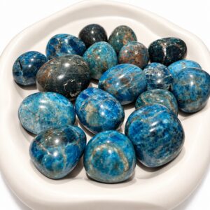 Pierres d’apatite bleue polies