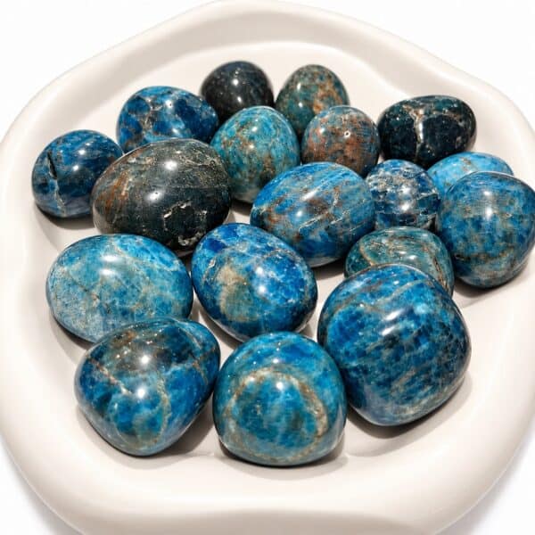 Pierres d’apatite bleue polies